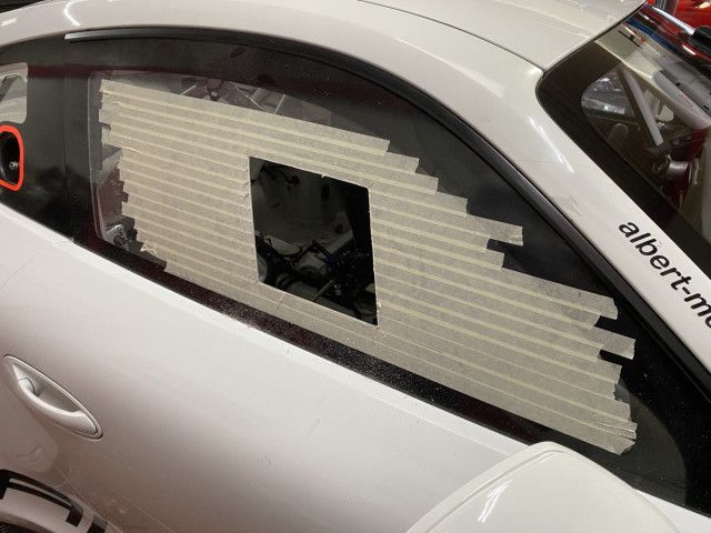 Ventana corrediza de acrílico para puertas de paneles de plexiglás rectos | Albert Motorsport