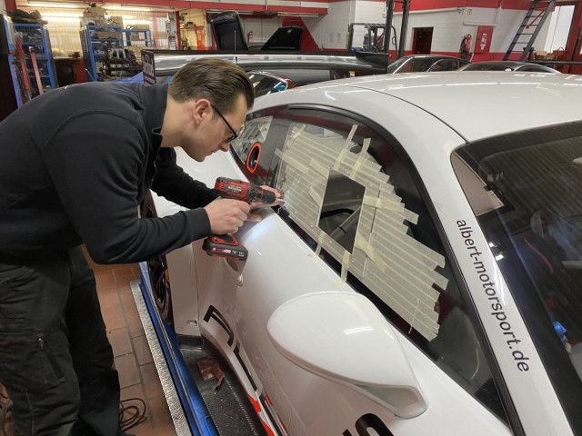Ventana corrediza de acrílico para puertas de paneles de plexiglás rectos | Albert Motorsport