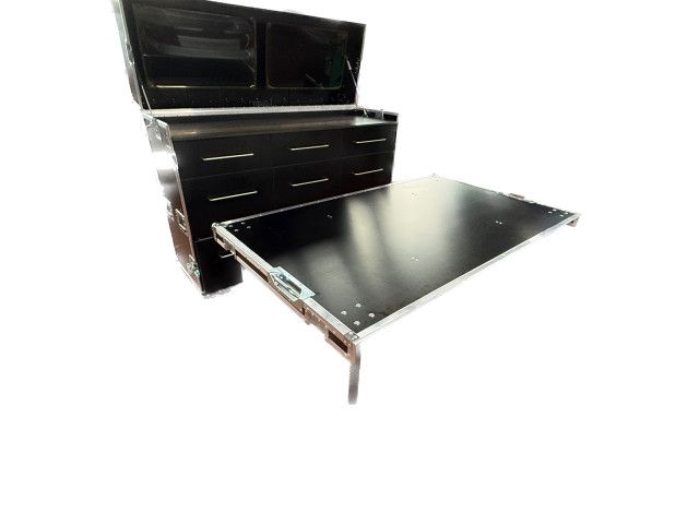 Pitbox L-Case con cajones también con mamparas - Tipo Albert Motorsport | Albert Motorsport