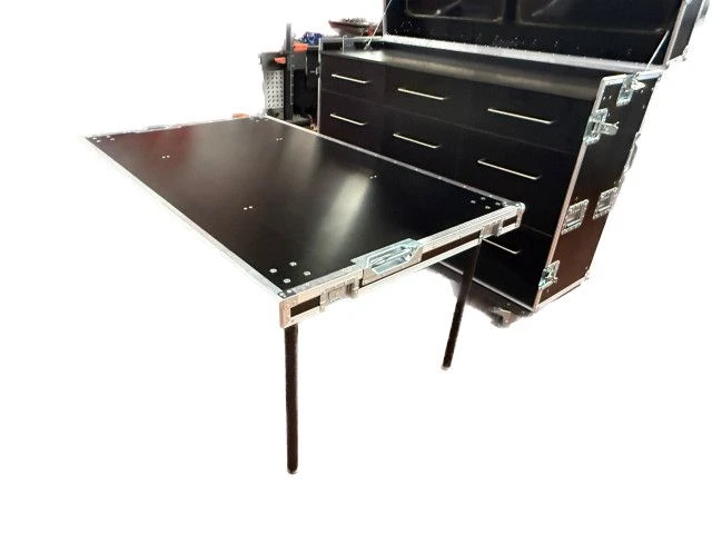 Pitbox L-Case mit Schubladen auch mit Bildschirmen - Typ Albert Motorsport - Albert Motorsport