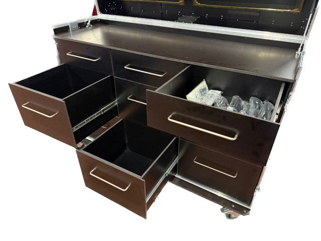 Pitbox L-Case mit Schubladen auch mit Bildschirmen - Typ Albert Motorsport – Albert Motorsport