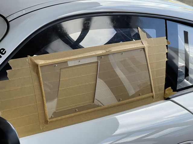 Ventana corrediza de acrílico para puertas de paneles de plexiglás rectos | Albert Motorsport