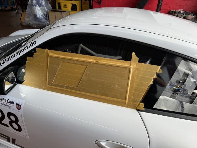 Fenêtre coulissante en acrylique pour portes à vitres droites en plexiglas | Albert Motorsport