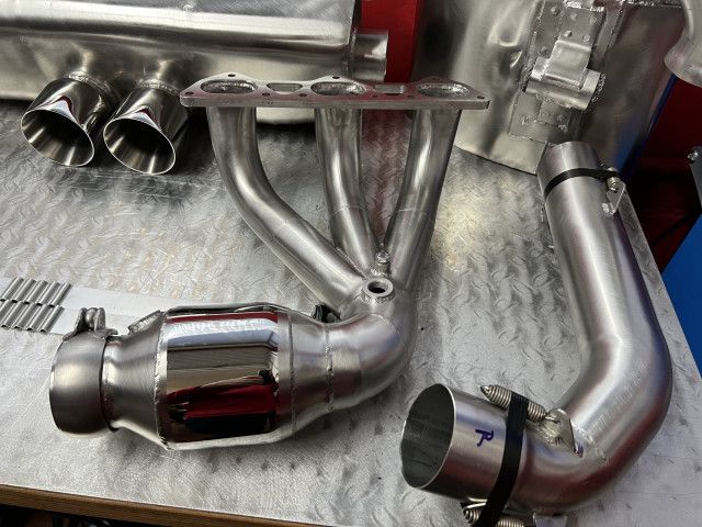 997 - 991.1 Sistema di scarico GT3 Cup con catalizzatore e silenziatori laterali per Porsche 911 | Albert Motorsport