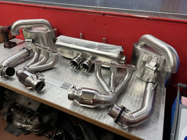 997 - 991.1 Sistema di scarico GT3 Cup con catalizzatore e silenziatori laterali per Porsche 911 | Albert Motorsport