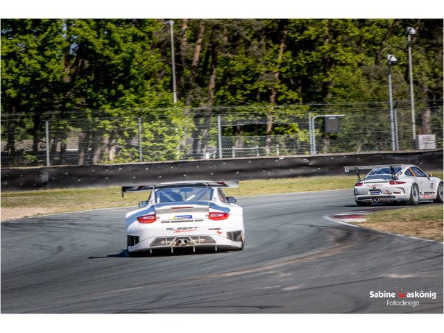 Porsche 997 GT3 R - Sabine Schmitz - Patrick Huismann - Frikadelli - di Albert Motorsport | Albert Motorsport