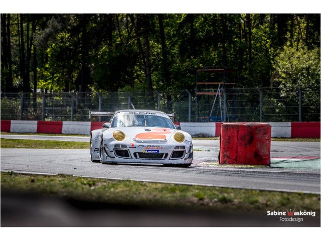 Porsche 997 GT3 R - Sabine Schmitz - Patrick Huismann - Frikadelli - por Albert Motorsport | Albert Motorsport