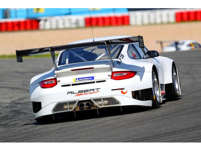 Porsche 997 GT3 R - Sabine Schmitz - Patrick Huismann - Frikadelli - di Albert Motorsport | Albert Motorsport